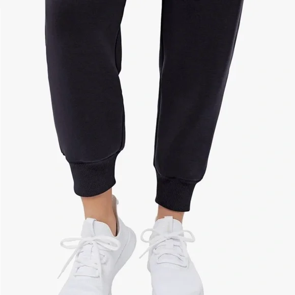 ⭐️ Firm Price ⭐️ New with tags Women's kirkland Jogger Pants Small size - Picture 5 of 7